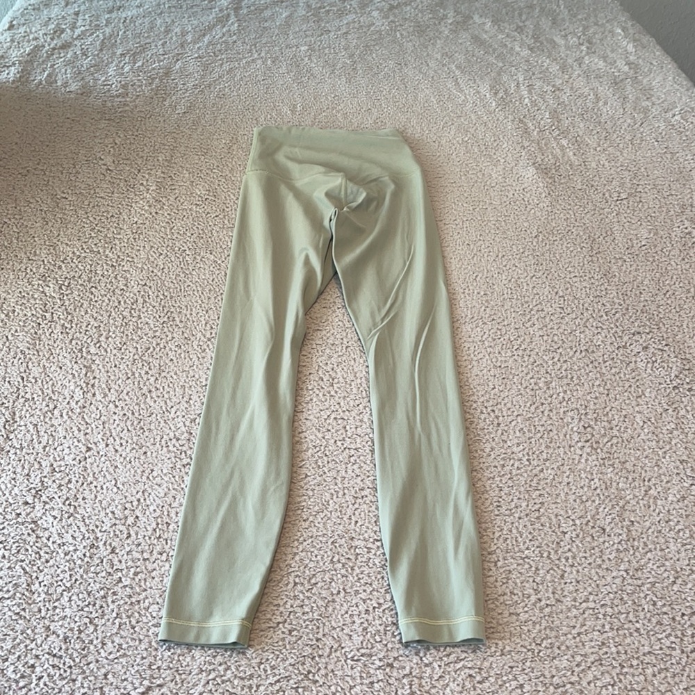 Lululemon Align Pant 25"
Willow Green size 0 - Picture 3 of 5